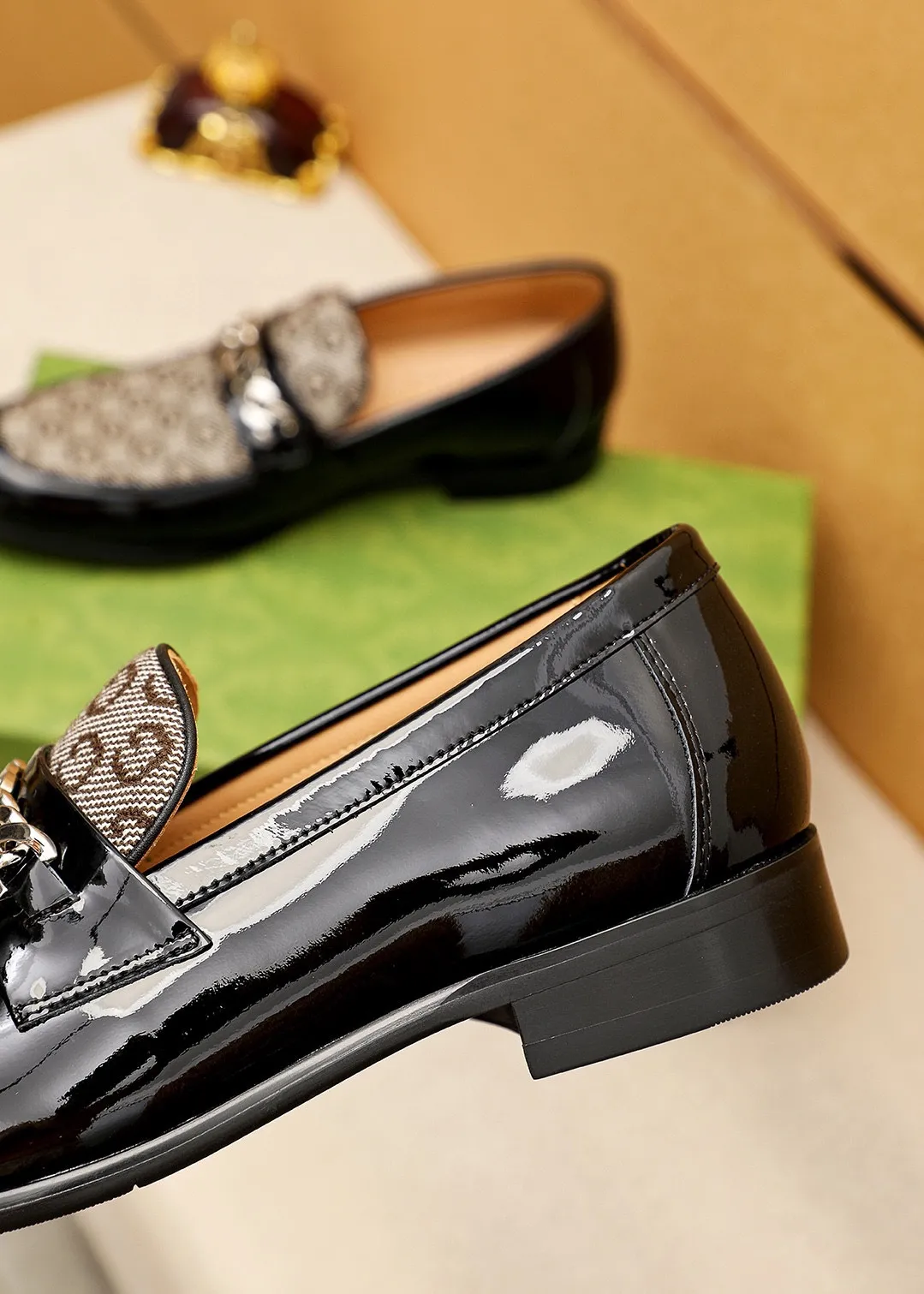 Men's shoes 💰460 💐 Product trademark: GUCCI "Gucci" casual leather shoes Regular size: 38-44 (45.46.47🉑️customized) Product materials: Selected imported first-layer calfskin upper + classic hardware buckle, imported cowhide leather lining. Strong three-dimensional visual effect, combined outsole Color: 1⃣️color optional